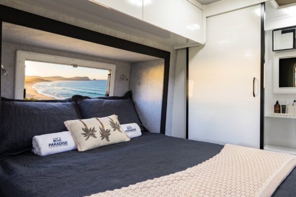 Paradise Oasis island bed